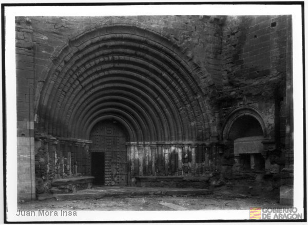 "Monasterio de Sigena, Huesca. Ingreso iglesia. Estilo: Románico.". Juan Mora Insa